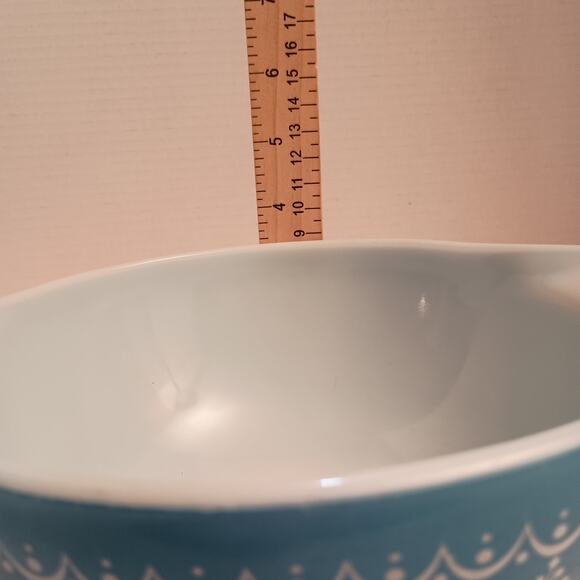 Vintage Pyrex 1.5 Quart Blue Snowflake Garland Cinderella Casserole Dish/ Bowl - Picture 8 of 9